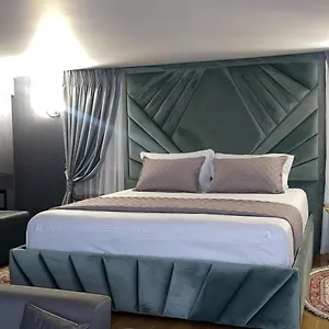 Center 4*, Tirana Albanië